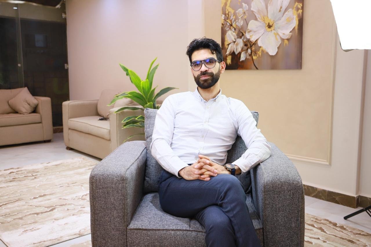د. كمال نوار في عيادة جراحة التجميل بمدينة نصر